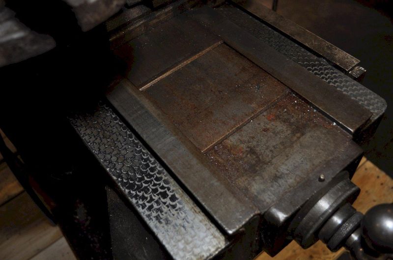 2 HP BRIDGEPORT VERTICAL MILL