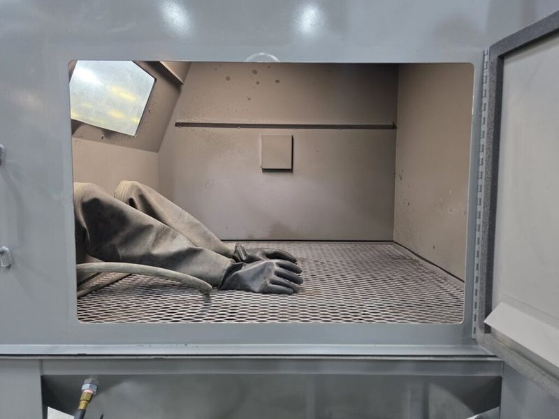 Econoline 48″ x 48″ Siphon Feed Blast Cabinet w/ Dust Collector
