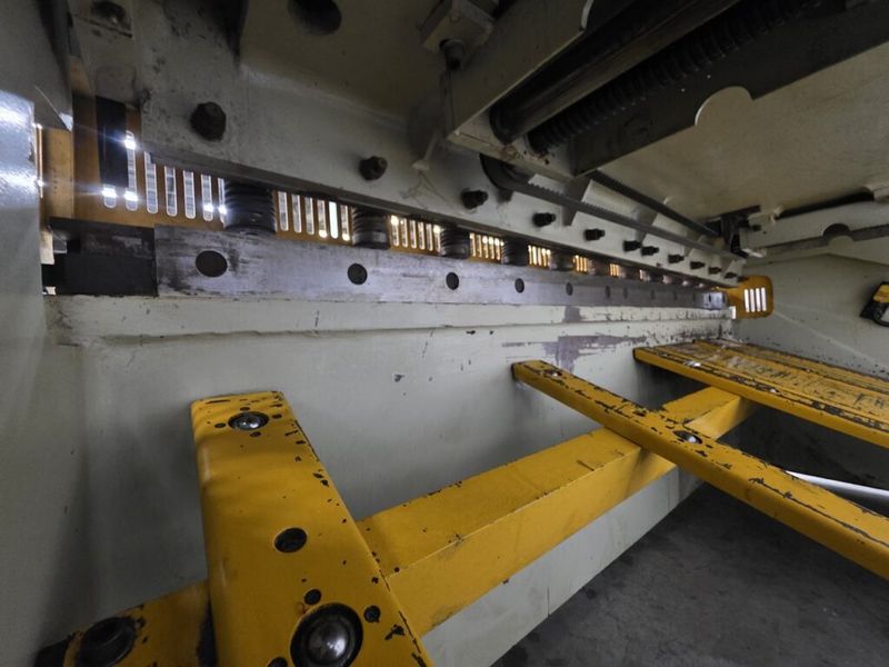 U.S. Industrial USHS625 6′ x 1/4″ Hydraulic Shear
