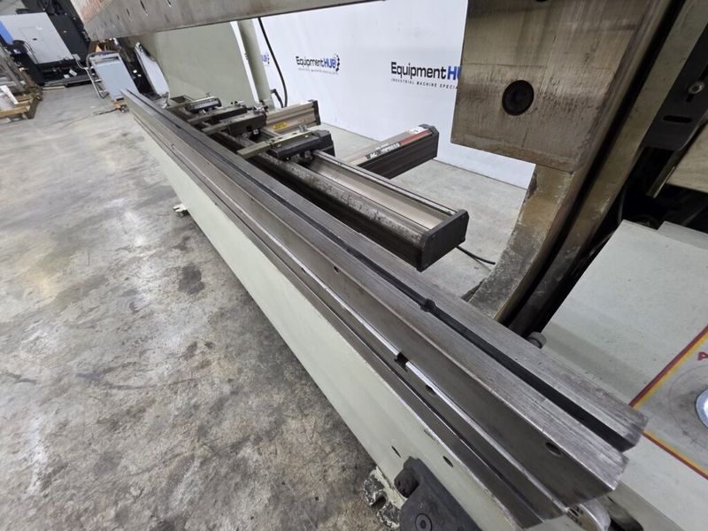 Accurpress 710010 100 Ton x 10′ 3-Axis CNC Hydraulic Press Brake