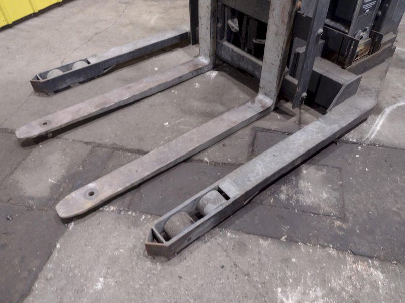 3,000 LB NISSAN MODEL #WSN-30-TH ELECTRIC POWERED PALLET MOVER FORKLIFT: STOCK #19284