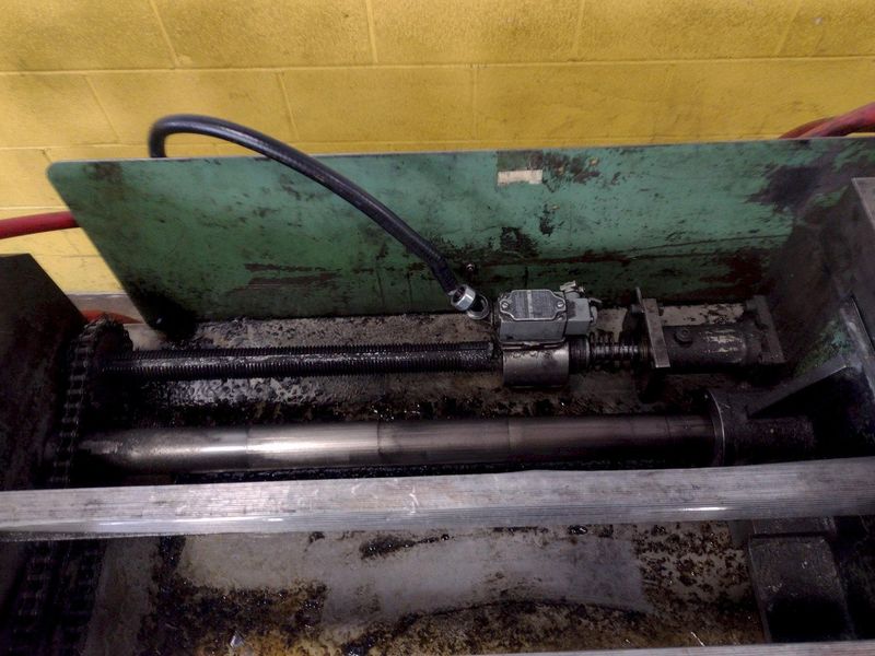 24" TRIAD DESIGN & MFG FEEDER: STOCK #17013
