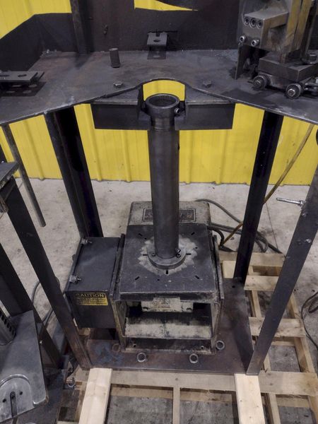 500 LB PANDJIRIS MODEL ALPHA 5-3 WELDING POSITIONER, 115 VOLT: STOCK #23360