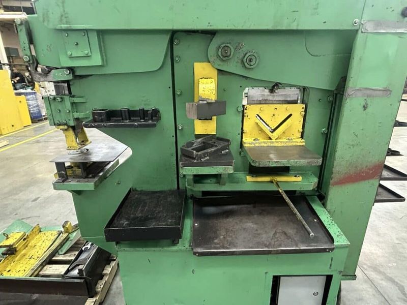 Uni-Hydro 95-24 95 Ton Hydraulic Ironworker w/ Tooling