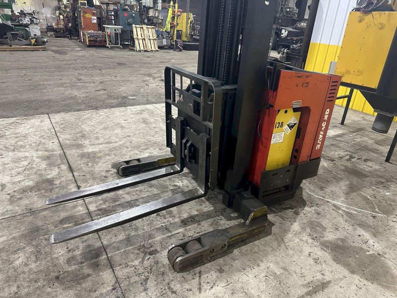 3,500 LB RAYMOND MODEL #EASI DEEP REACH ELECTRIC FORK LIFT TRUCK: STOCK 22098