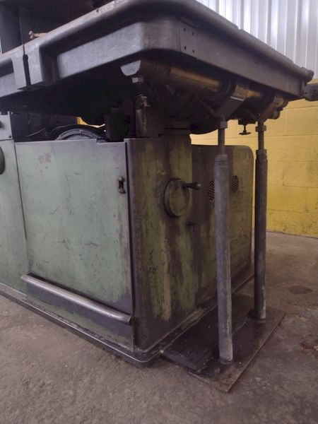 26" DOALL MODEL #26-4 CONTOUR-MATIC VERTICAL HIGH SPEED BAND SAW: STOCK 18313