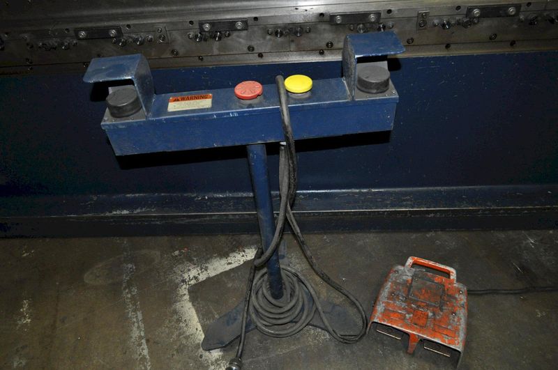 176 X 13' TON KOMATSU HYDRAULIC PRESS BRAKE