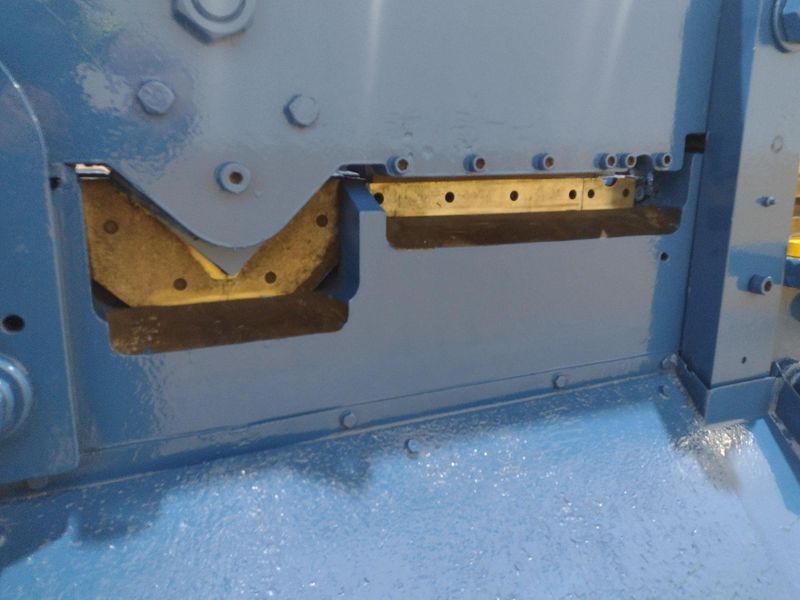 50 TON PIRANHA MODEL #P50 HYDRAULIC IRONWORKER: STOCK #23214