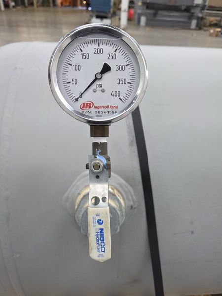 240 Gallon Vertical Air Receiver Handling Compressed Tank
