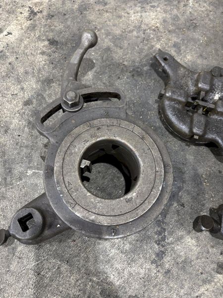 2" OSTER MODEL #702 LB STATIONARY DIE PIPE THREADER: STOCK #22858