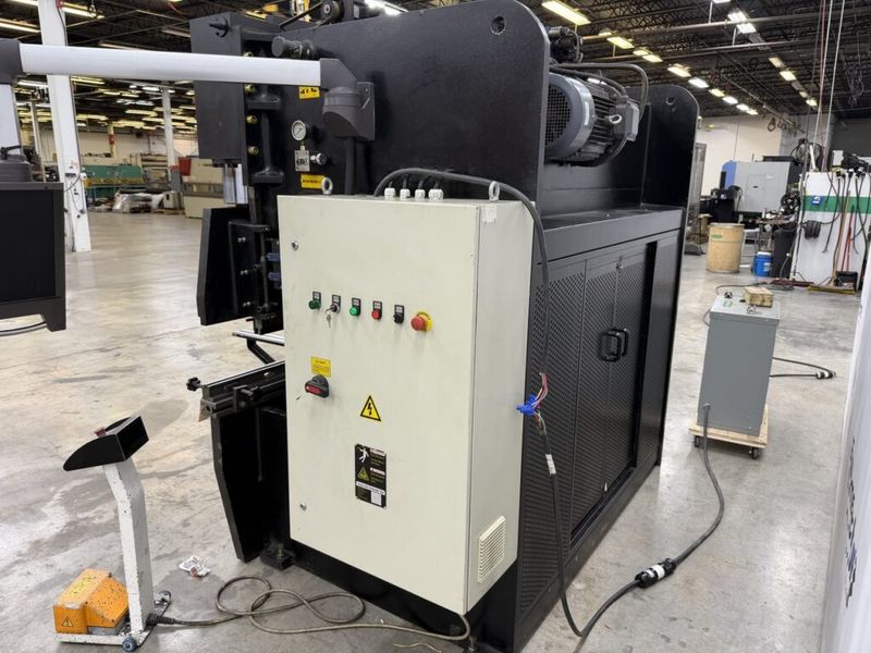 ADH WC67E-80T/2500 90 Ton x 98″ CNC Press Brake (2016)