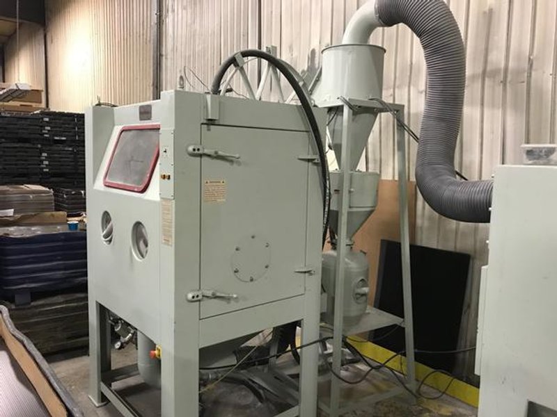 Maxi-Blast Pressure Dry Hone Cabinet, w/Dust Collector
