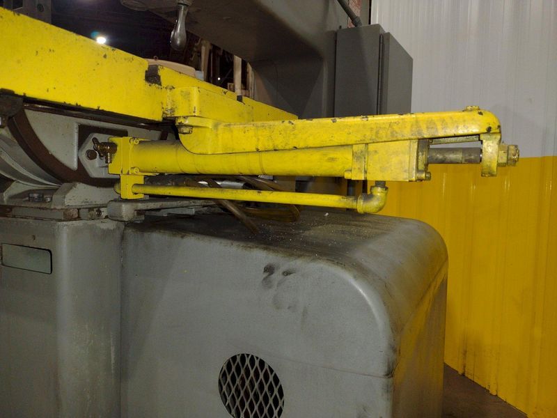 36" DOALL MODEL #3612H VERTICAL BANDSAW: STOCK #19728