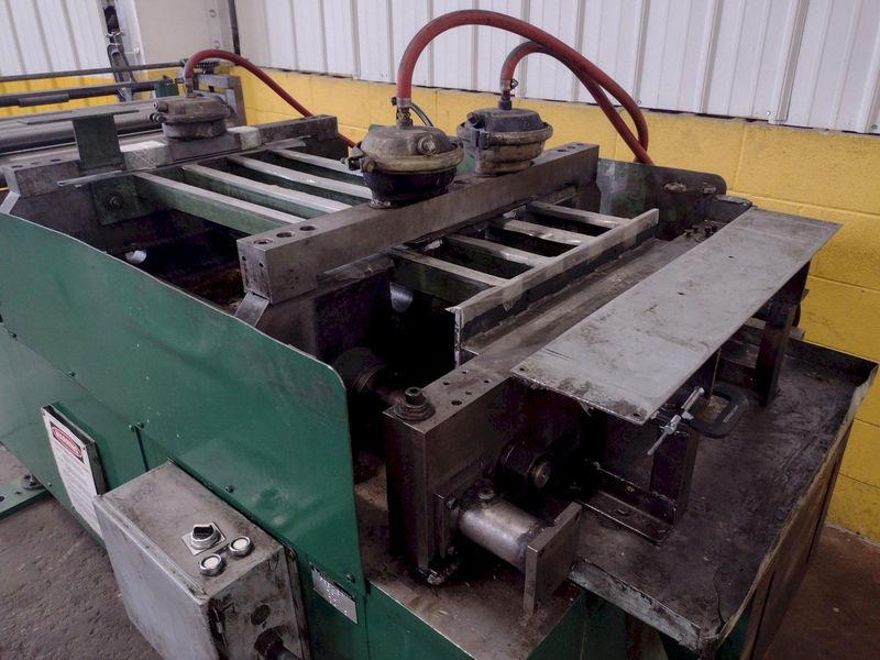 24" TRIAD DESIGN & MFG FEEDER: STOCK #17013