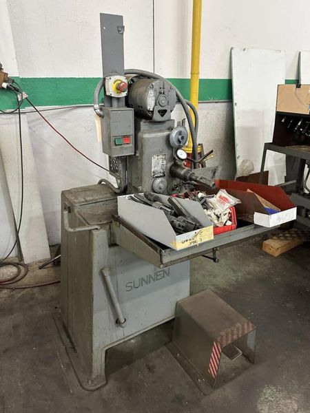 Sunnen MBB-1290D Horizontal Hone w/ Tooling and Honing Stones