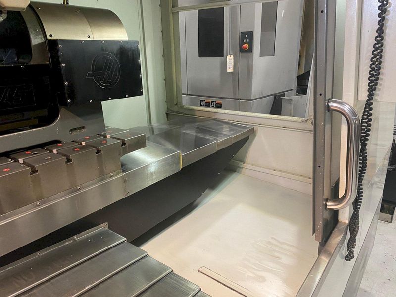 USED HAAS VM-6 64" X 28" 5-AXIS VERTICAL CNC MACHINING CENTER, Stock# 10913, Year: 2012