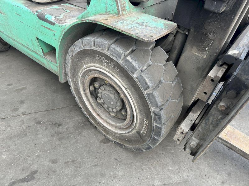 9000 LBS MITSUBISHI PNEUMATIC TIRE FORKLIFT : STOCK #77764