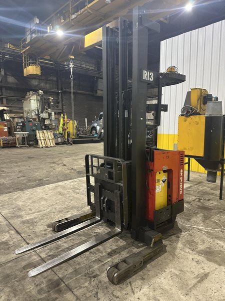 3,500 LB RAYMOND MODEL #EASI DEEP REACH ELECTRIC FORK LIFT TRUCK: STOCK 22098