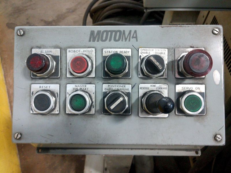 6 AXIS MOTOMAN MODEL SK16-6 ROBOT WELDING CELL WITH MILLER AUTO DELTAWELD 452 WELDER: STOCK #138