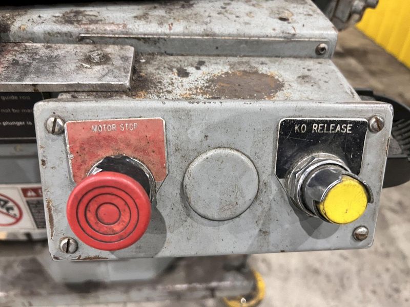 80 TON NEWBURY MODEL #V580BRS INJECTION MOLDER: STOCK #20099