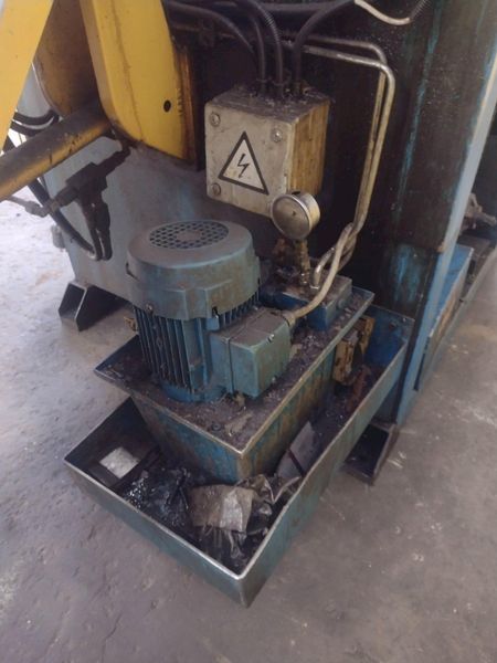 31" x .090" DIMECO MODEL #1676EVV 7 ROLL POWERED STRIP STRAIGHTENER WITH PEELER ARM: STOCK 17225