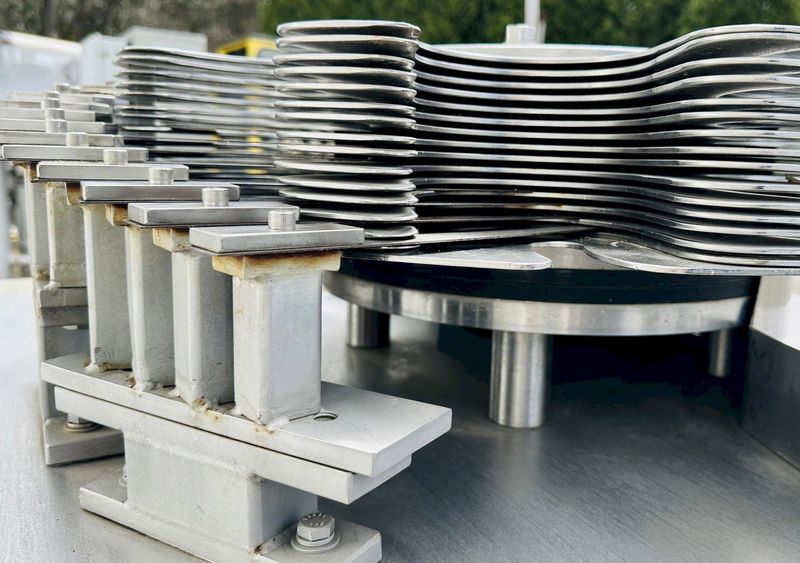 Urschel Laboratories Inc.  |  10 Station Semi-Automatic Rotating Onion Slicer