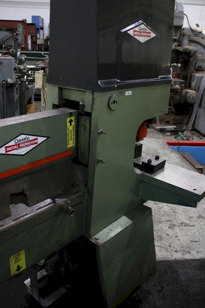4" X 4" X 3/8" METAL MUNCHER HYDRAULIC IRONWORKER:  STOCK #75682