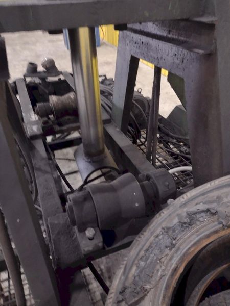 DRILCO PORTABLE HYDRAULIC PIPE STRAIGHTENER PRESS ON TRAILER: STOCK #21894