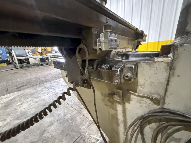 1.5 HP BRIDGEPORT VERTICAL RAM TYPE MILL & CHERRYING HEAD: STOCK #23195