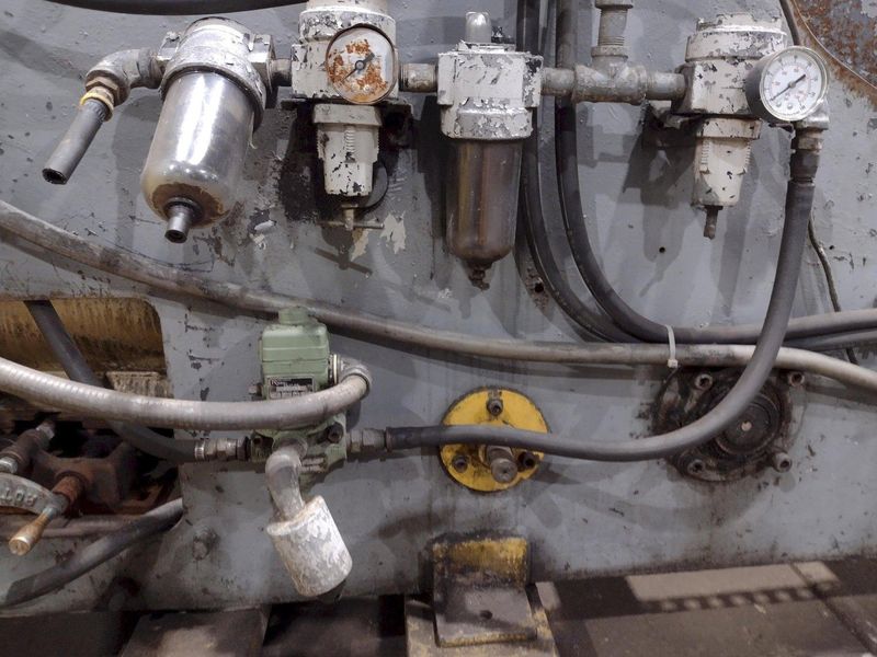 10,000 LB X 24" WIDE X .187" AIR FEEDS COIL CRADLE STRAIGHTENER / UNCOILER: STOCK 17042
