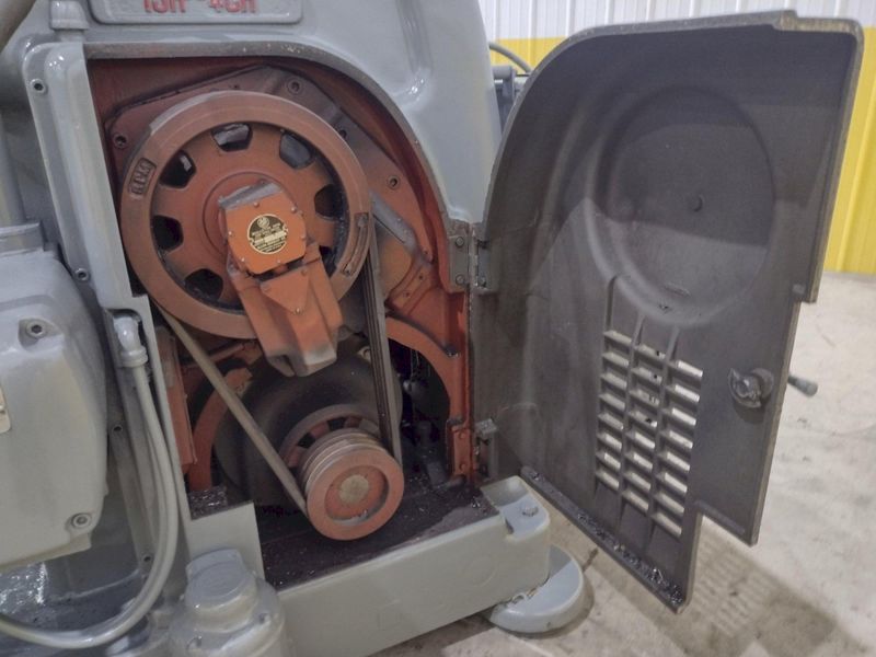 15 HP KEARNEY & TRECKER MODEL #4CH VERTICAL MILL: STOCK #22776