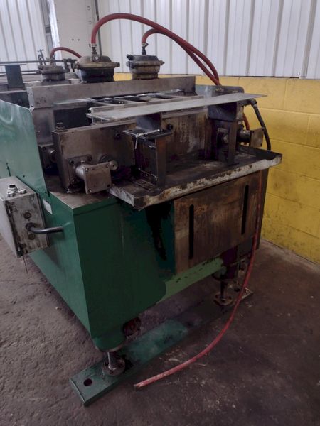 24" TRIAD DESIGN & MFG FEEDER: STOCK #17013