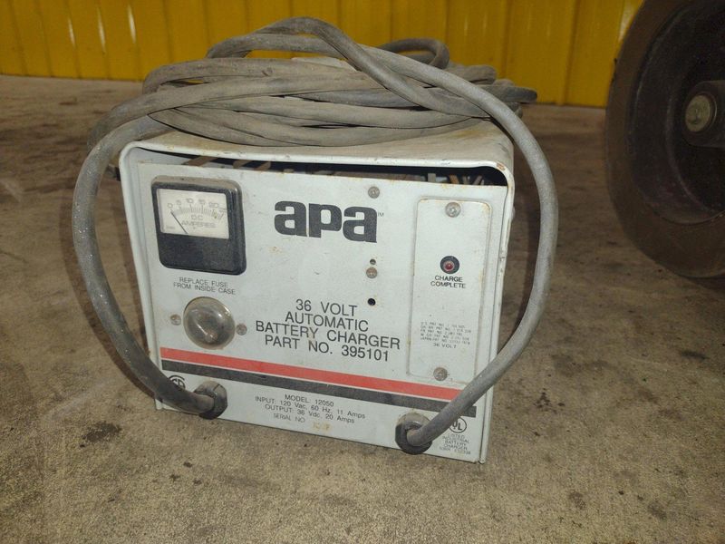 ADVANCE MODEL #CONDOR X4030C ECOFLEX FLOOR SCRUBBER: STOCK #21127