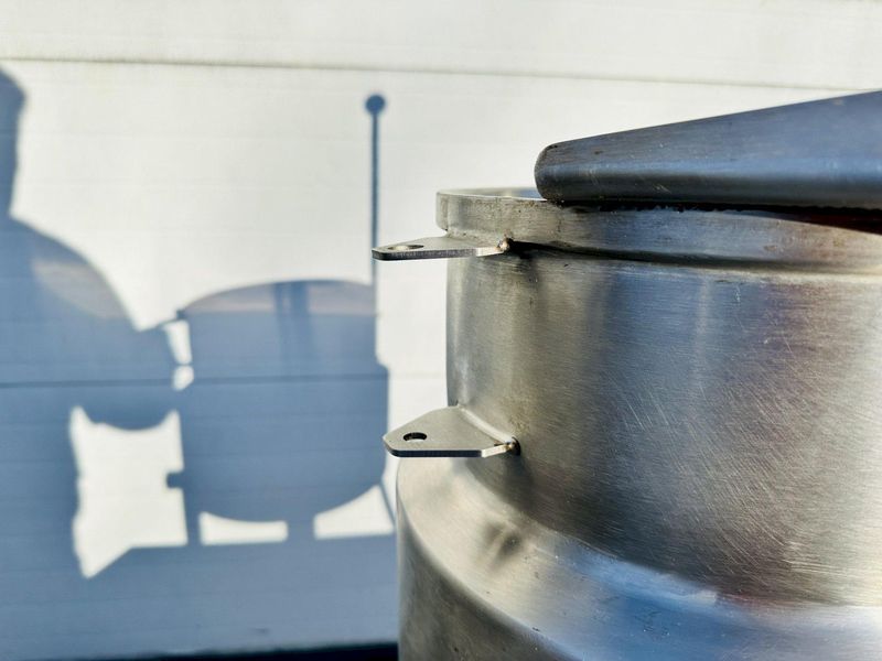 Vulcan K6DTT 6-Gallon / 24-Quarts  2/3 Jacketed Direct Steam Tilting Kettle On Floor Stand