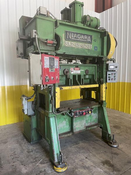 45 TON NIAGARA MODEL #SA2-45-42-24 SSDC PRESS 2.5" STROKE: STOCK 15051