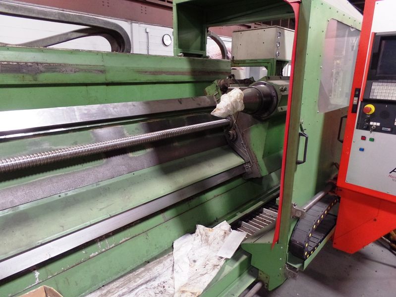 Specifications:  Maximum part length  228”  Maximum machining length  212”  Spindle center height  49”  Cross slide stroke range 2´- 6”  Quill diameter  8.6”  Head degrees swivel angle  +/- 90’  Central lubrication Yes  Chip conveyor  Yes  Full encl