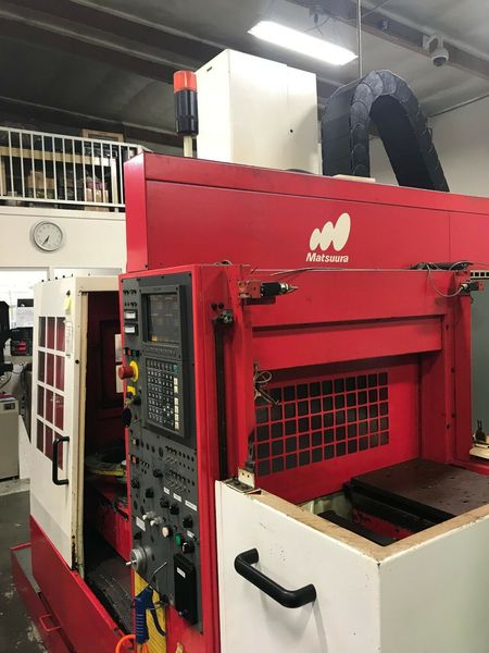 Specifications: Travel:  X-Axis 21.65" Y-Axis 16.10" Z-Axis 18.10" Table Size 23.6" x 14.9" (2) Spindle Speed 8000 RPM Spindle Taper BT 40 Spindle Nose to Table Top 5.9" - 24" Spindle Motor 10 HP Tools 30 Table Load Capacity 550 lbs. Rapid Traverse