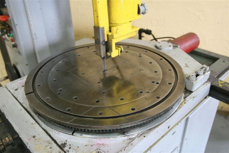 18' AMADA MODEL VAC-500 BANDSAW: STOCK #54558