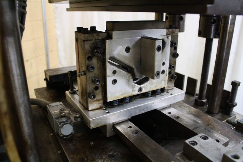 7 TON AIRAM / HILL PNEUMATIC CUTOFF PRESS: STOCK 66826