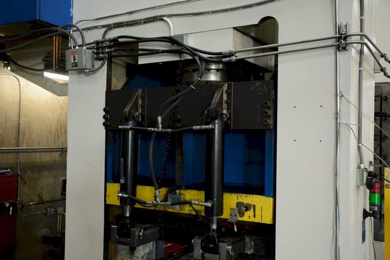 1500 TON MACRODYNE HYDRAULIC PUNCH PRESS: STOCK 70947