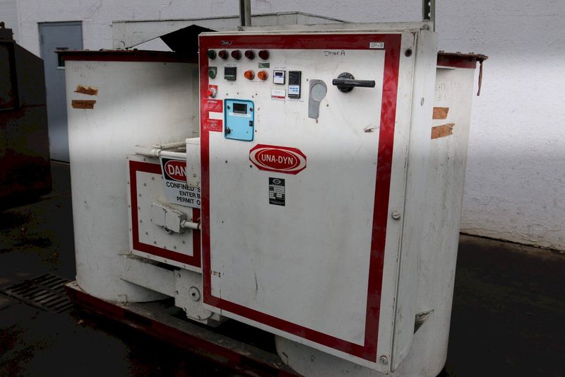 UNI DYN DESSICANT HOPPER DRYER WITH VERTICAL HOPPER: STOCK #71337
