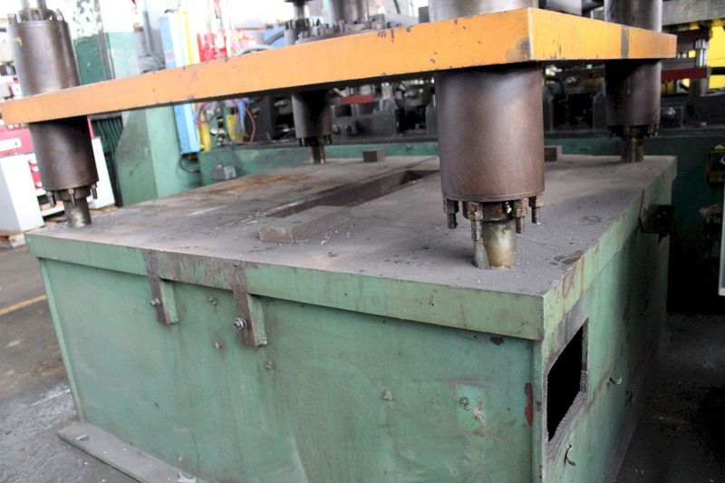 SAMCO 4 POST HYDRAULIC PRESS: STOCK #71774