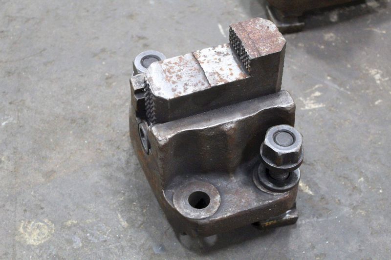 5' X 2' CHUCK JAWS: STOCK 72354