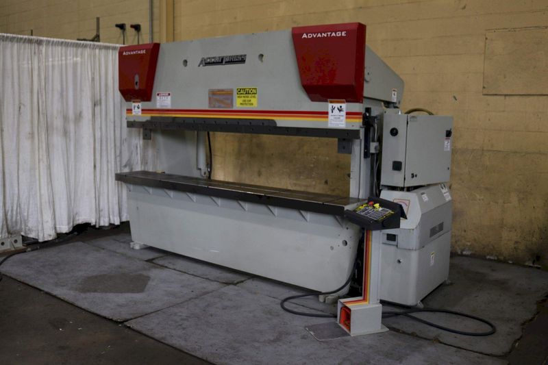 100 TON X 10' ACCURPRESS ADVANTAGE HYDRAULIC BRAKE: STOCK #72739