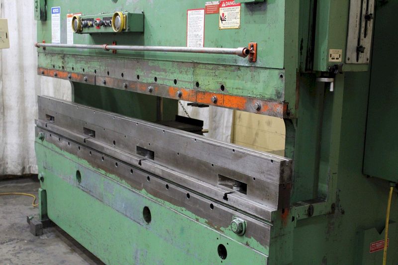230 TON X 10' NIAGARA MODEL HBM 230-8-10 HYDRAULIC BRAKE: STK #71252