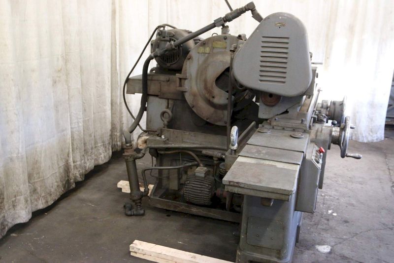 10' X 30' CINCINNATI PLAIN CYLINDRICAL GRINDER: STOCK #63576