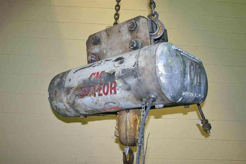 1-1/2 TON C & M 'METEOR' ELECTRIC CABLE HOIST: STOCK #52301