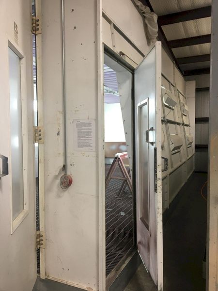 14' X 26' KAYCO DELUXE DOWN DRAFT PAINT BOOTH: STOCK #71255