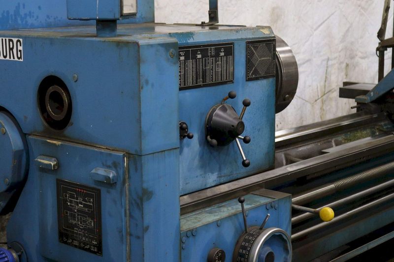 33" X 168" HAMBURG ENGINE LATHE: STOCK #72800