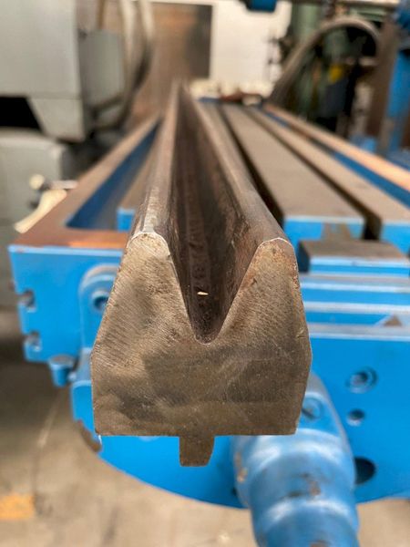 144" X 1-1/4" OPENING FEMALE ACUTE PRESS BRAKE DIE: STOCK #72532